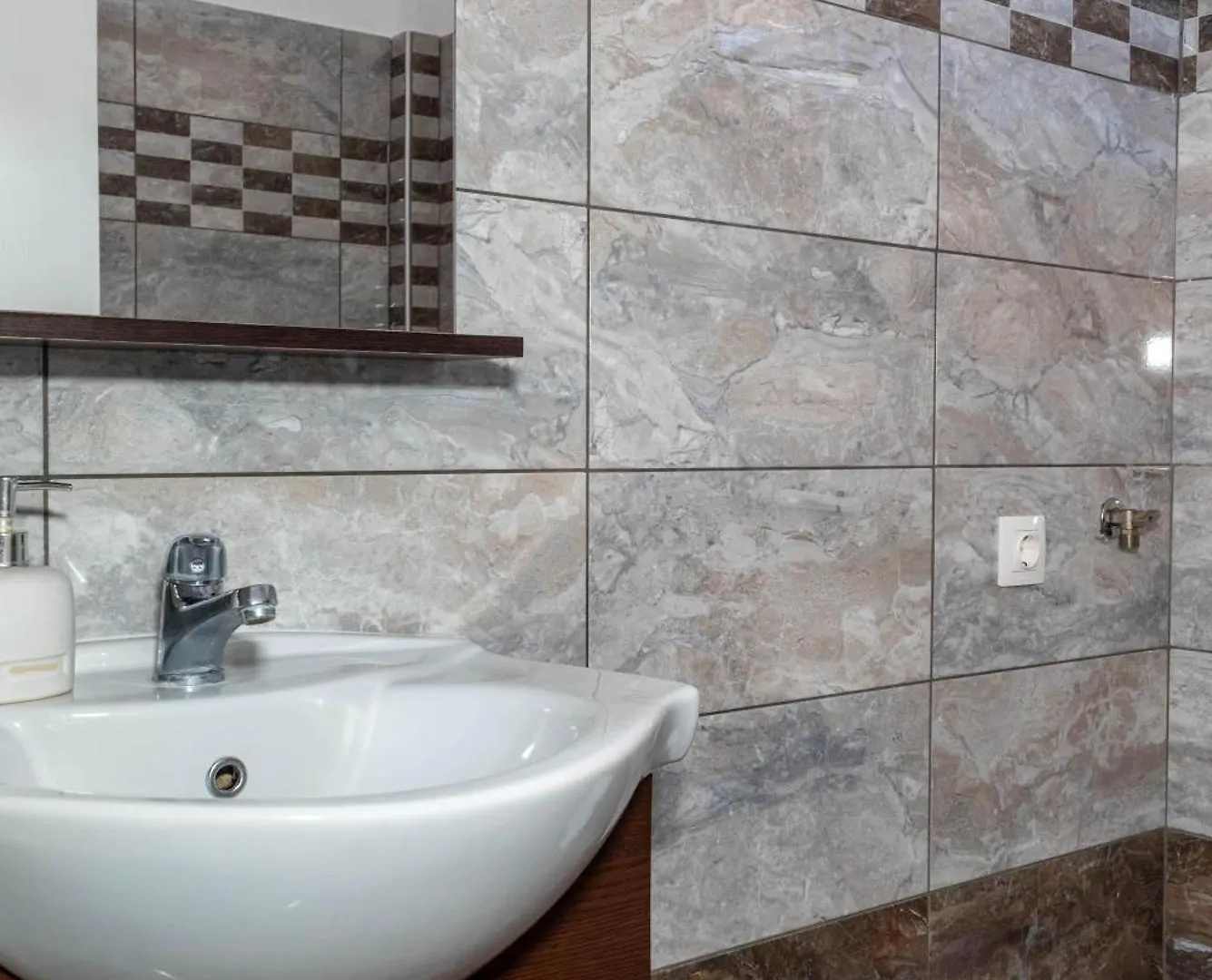 Aigli Luxury Studios Nea Roda 0*,  Greece