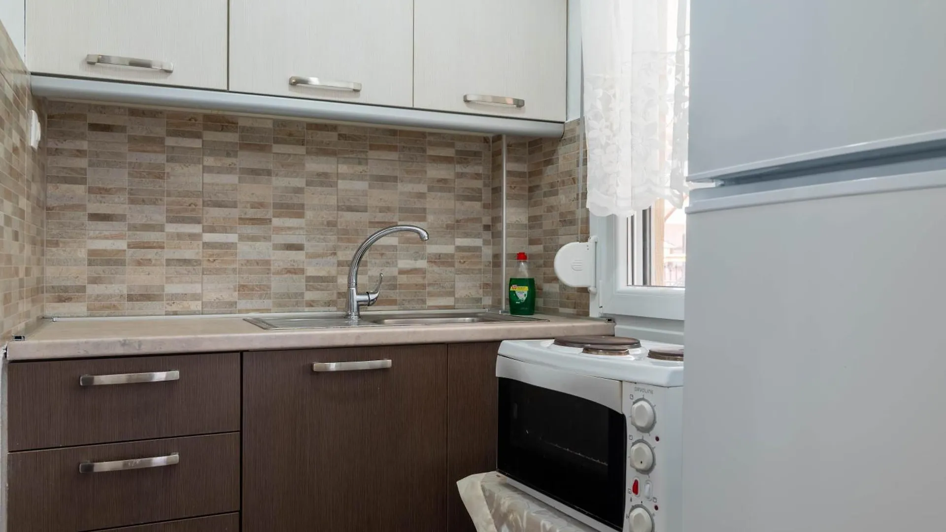Aigli Luxury Studios Nea Roda 0*,
