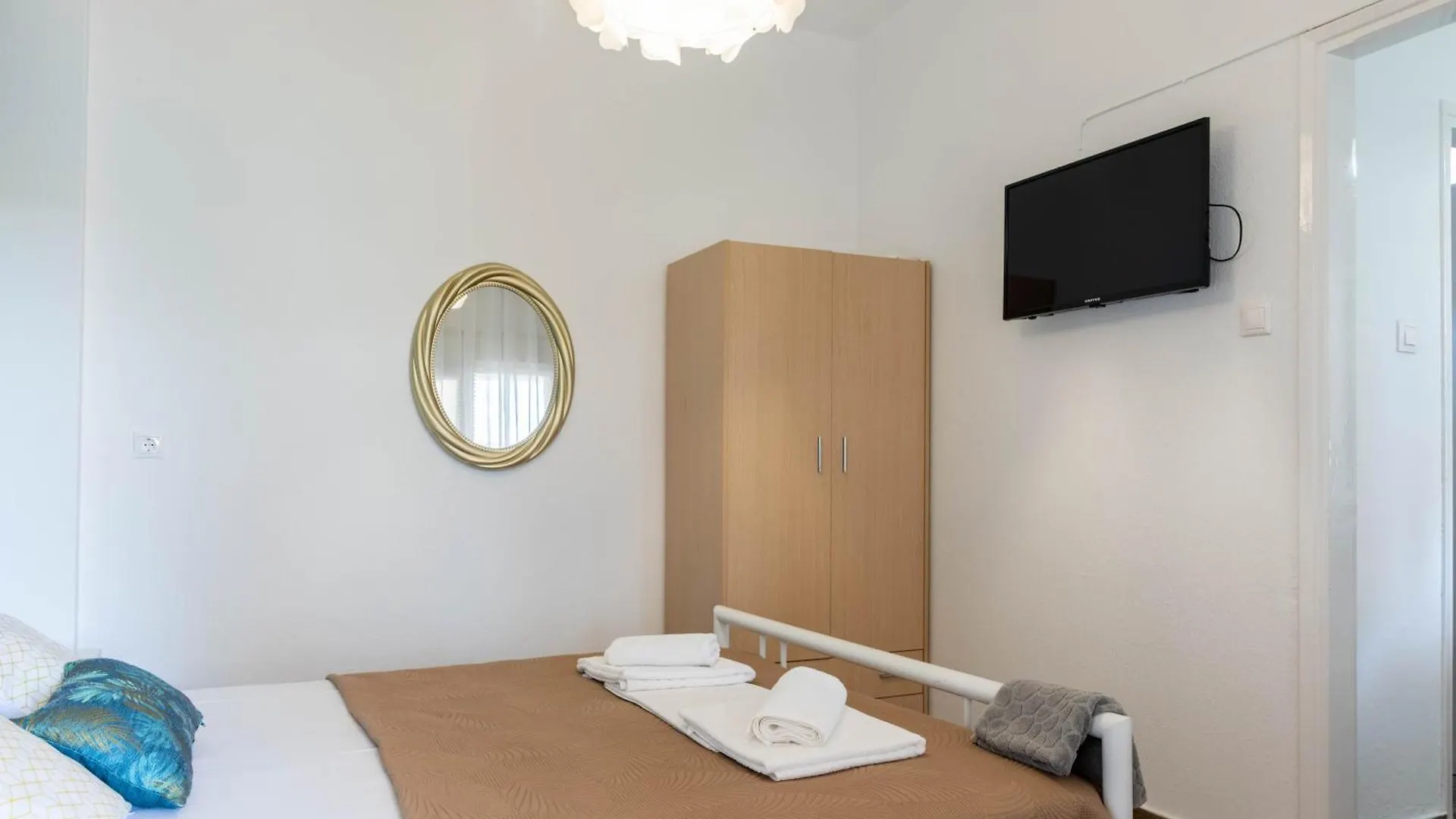 Aigli Luxury Studios Nea Roda
