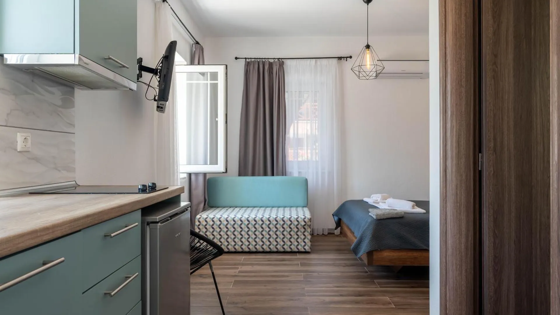 Aigli Luxury Studios Nea Roda 0*,
