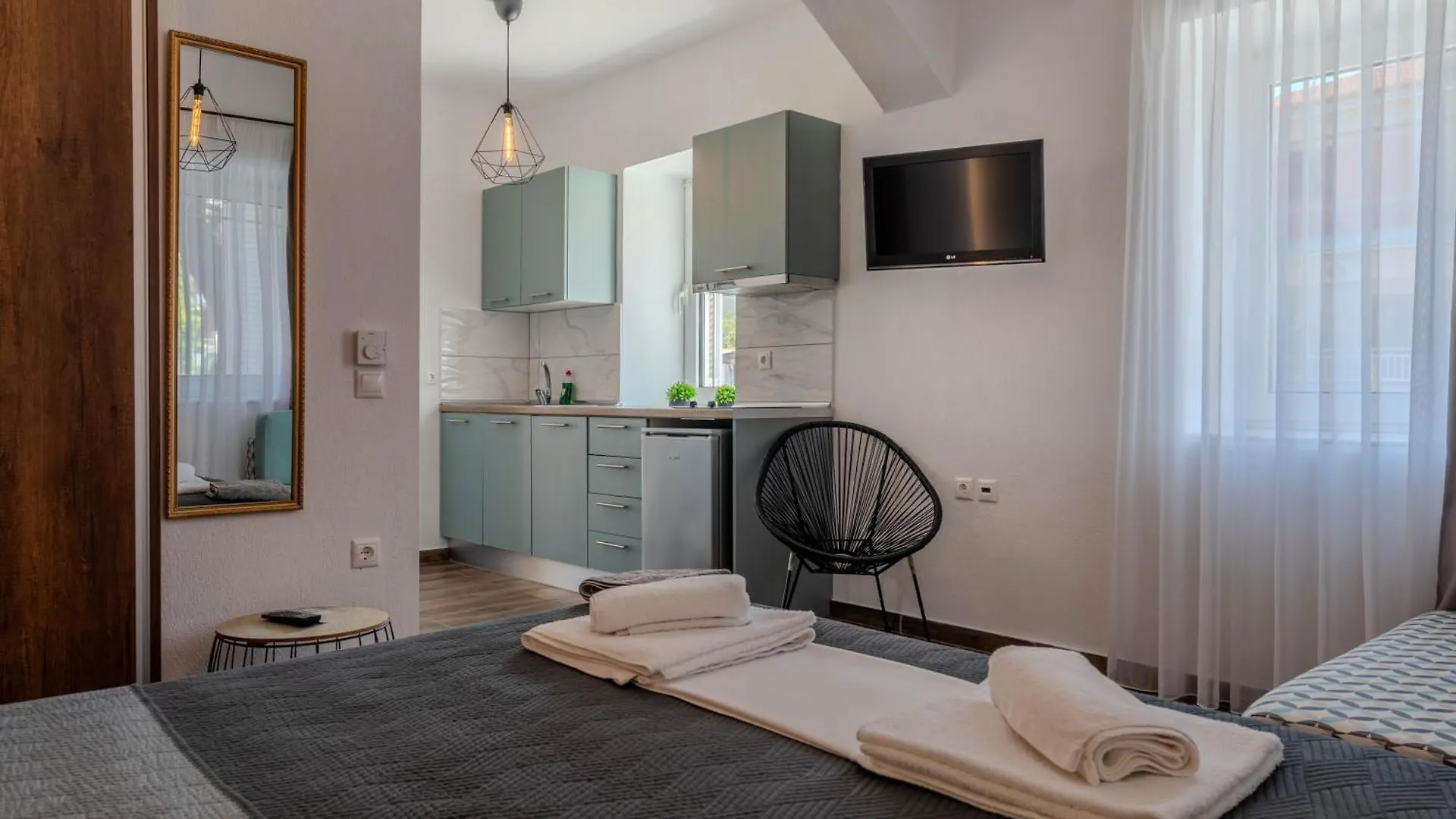Aigli Luxury Studios Nea Roda